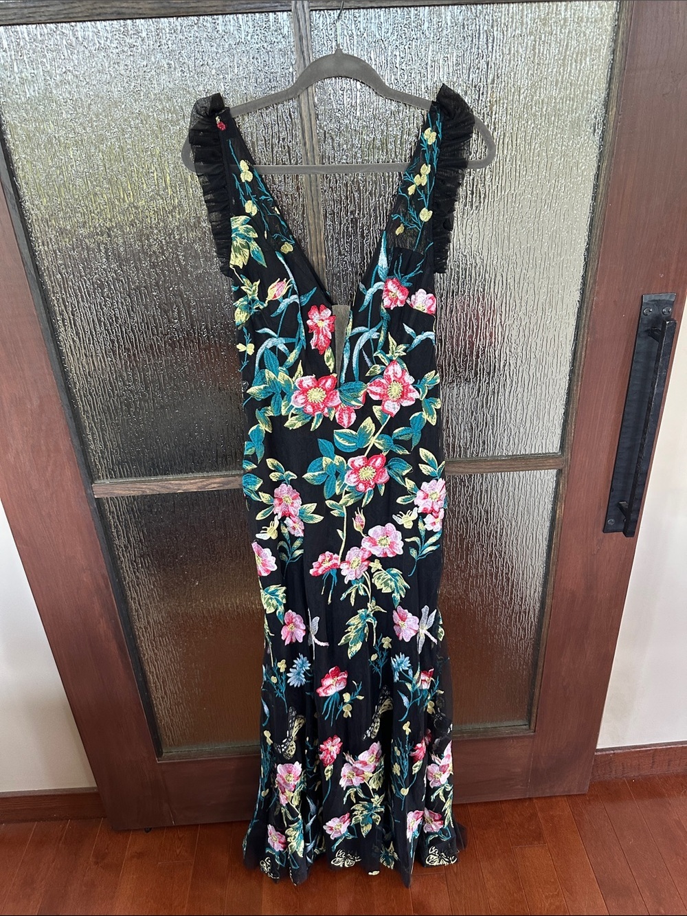 Mac Duggal Black Floral V-Neck Evening Gown with flutter sleeves size 6. NWT - Picture 11 of 15